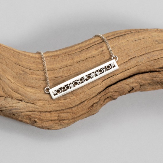 Belle Brooke - Luz Horizontal Bar Pendant