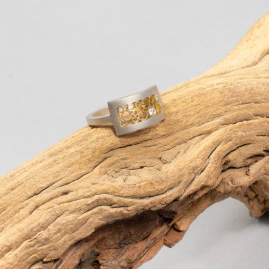Belle Brooke - Estrella Short Curved Band Ring