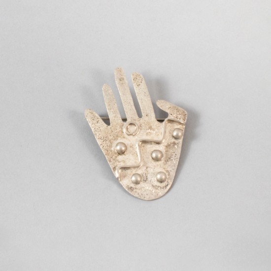 Unspecified Artists - Hand Brooch