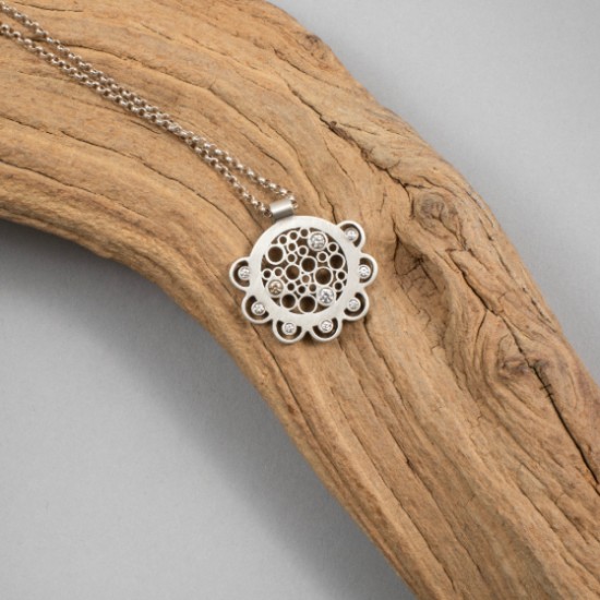 Belle Brooke - Luz Petite Mandala Pendant